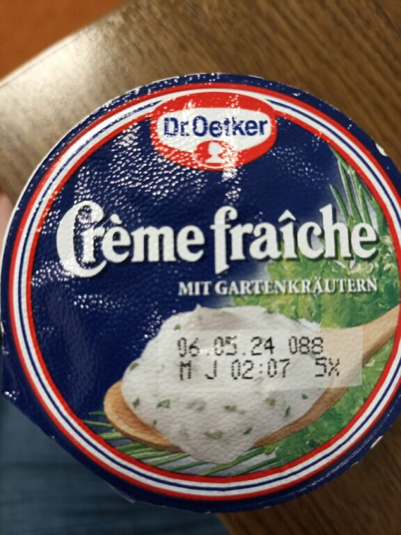 Dr. Oetker Crème fraîche MIT GARTENKRÄUTERN 125 g